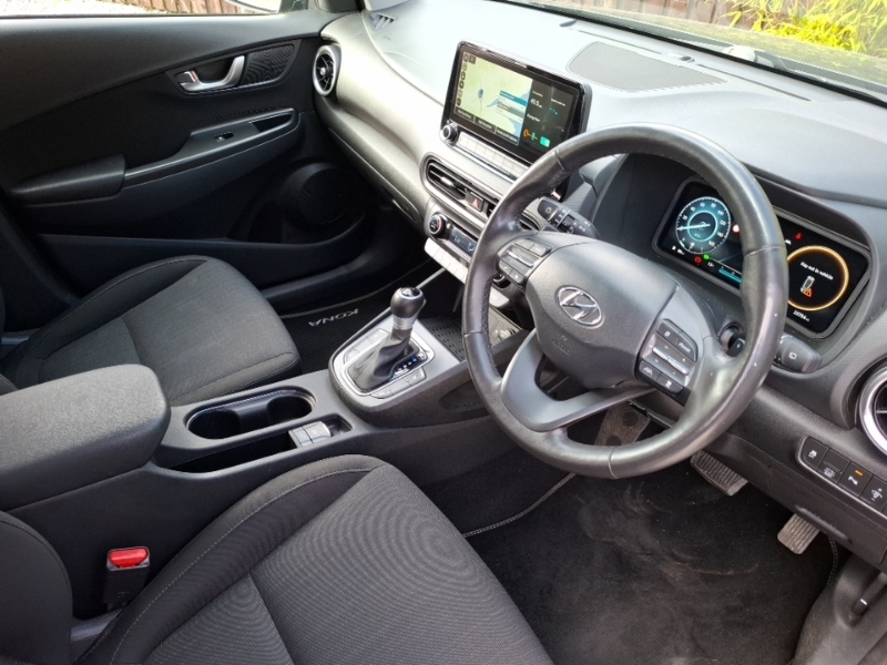 Hyundai Kona Premium Red #10