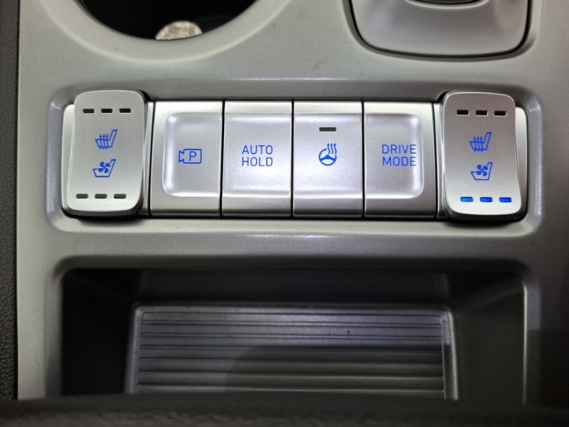 Hyundai Kona Premium White #16