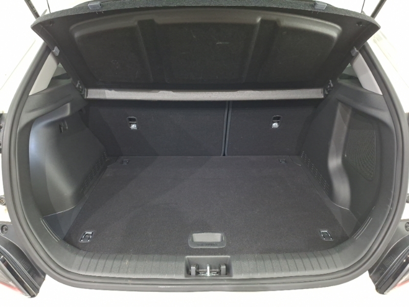 Hyundai Kona Premium White #18
