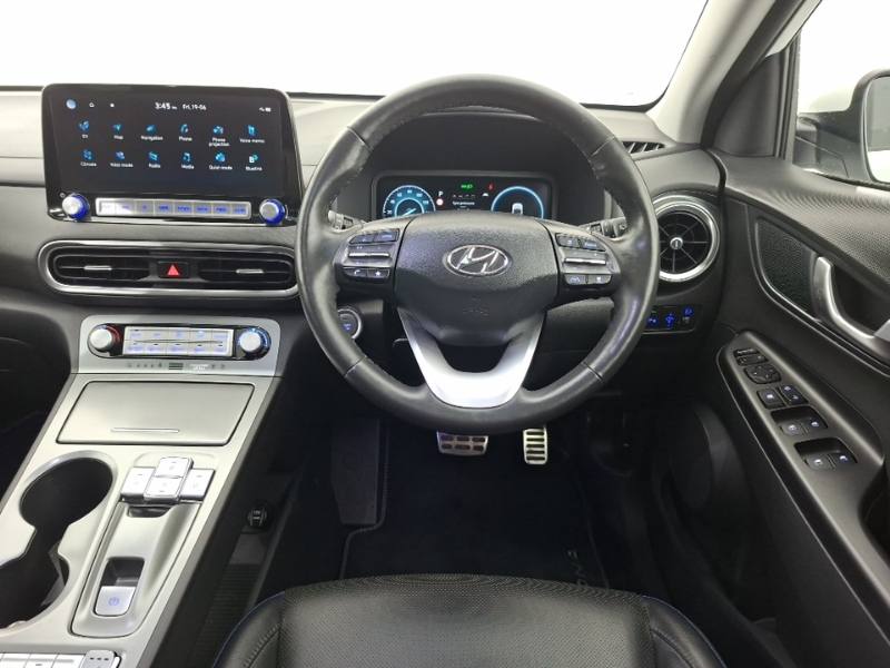 Hyundai Kona Premium White #8