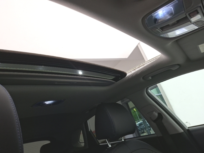 Hyundai Kona Premium White #17