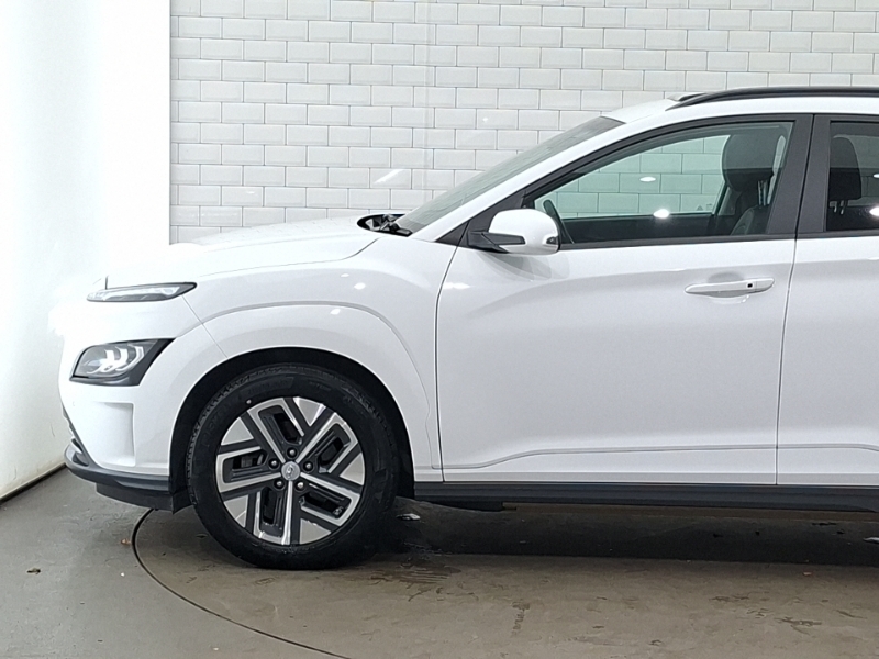 Hyundai Kona Premium White #19