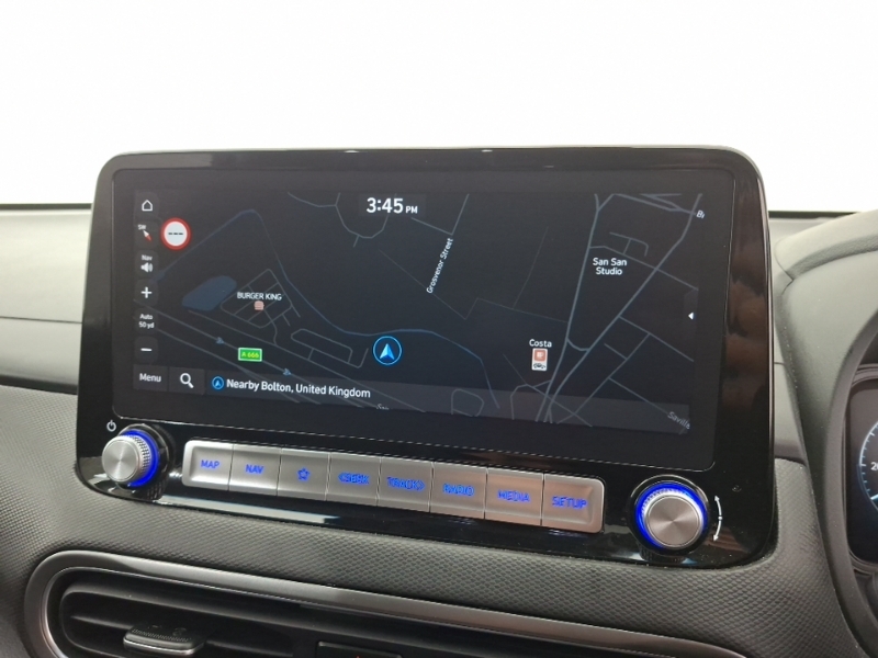 Hyundai Kona Premium White #10