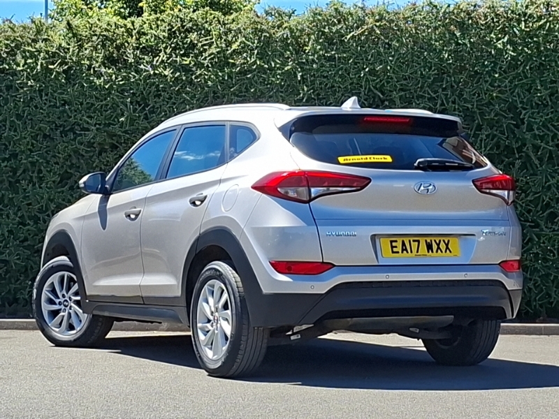 Hyundai Tucson 1.7 Crdi Blue Drive Se 2Wd White #2