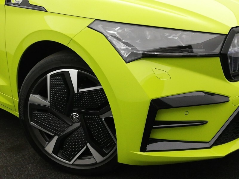 Skoda ENYAQ Suv Black #9