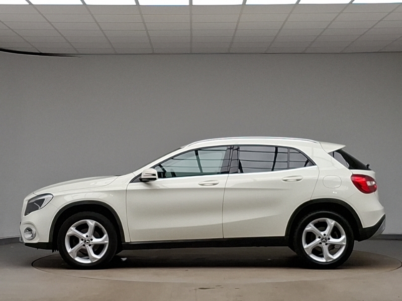Mercedes-Benz GLA Class Gla 200D Sport White #4