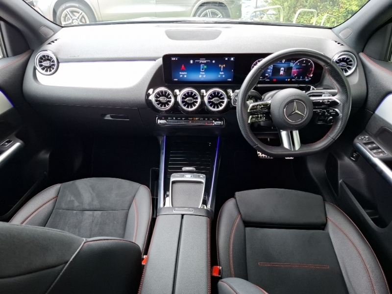 Mercedes-Benz GLA Class Gla 220D 4Matic Amg Line Premium Black #3