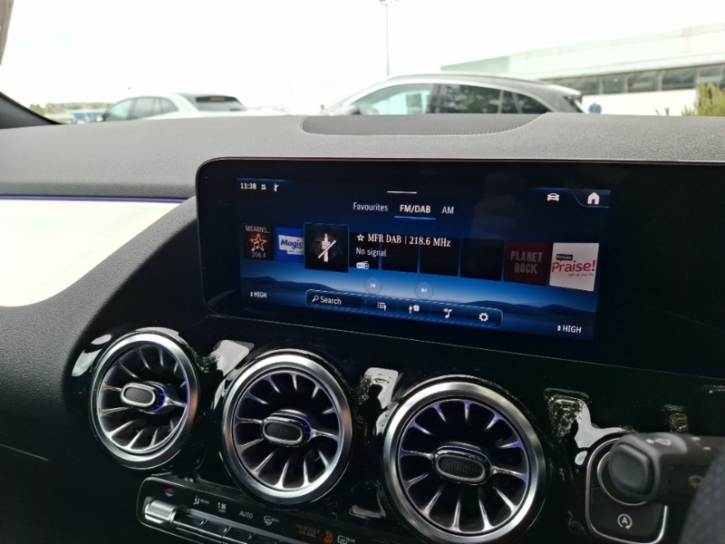 Mercedes-Benz GLA Class Gla 200 Amg Line Premium Plus Blue #11