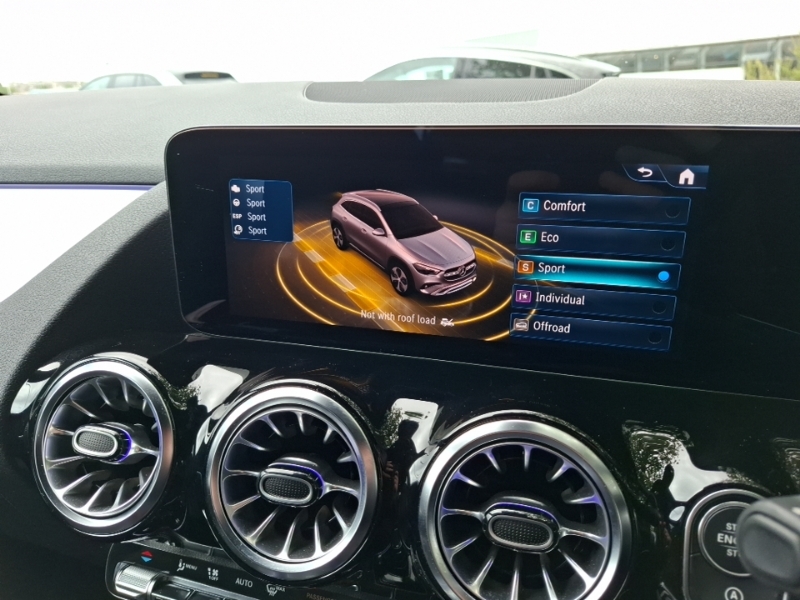 Mercedes-Benz GLA Class Gla 200 Amg Line Premium Plus Blue #15