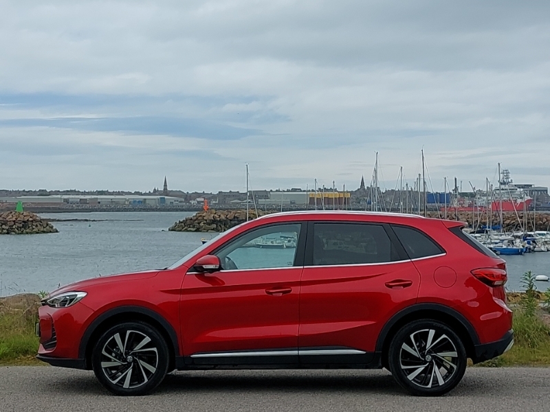 MG ZS 1.5 Hybrid Trophy Red #4