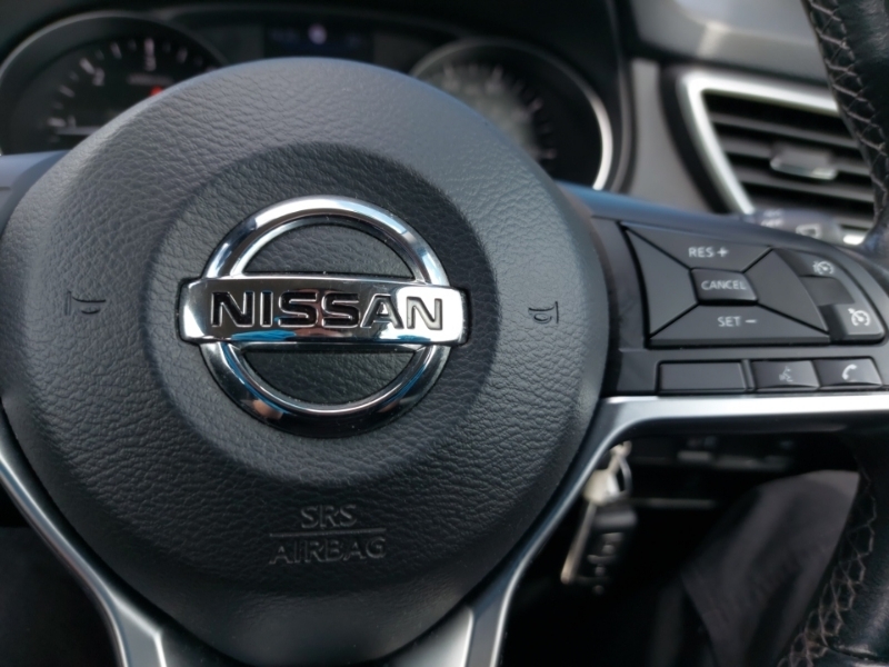 Nissan Qashqai Hatchback Red #13