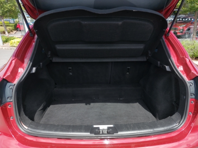 Nissan Qashqai Hatchback Red #18