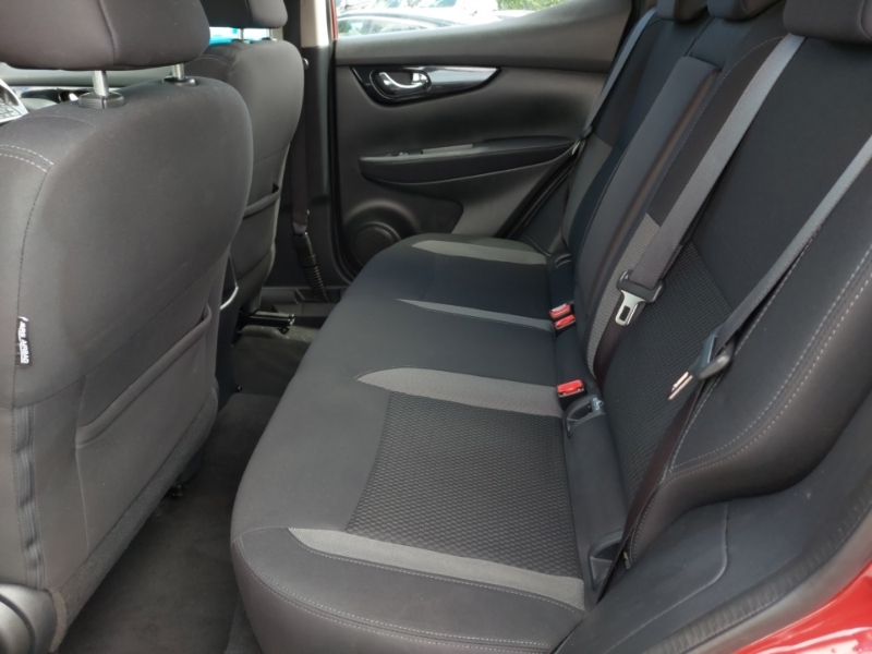 Nissan Qashqai Hatchback Red #6