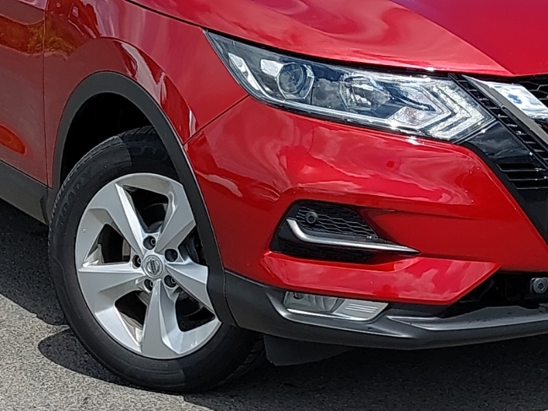Nissan Qashqai Hatchback Red #20