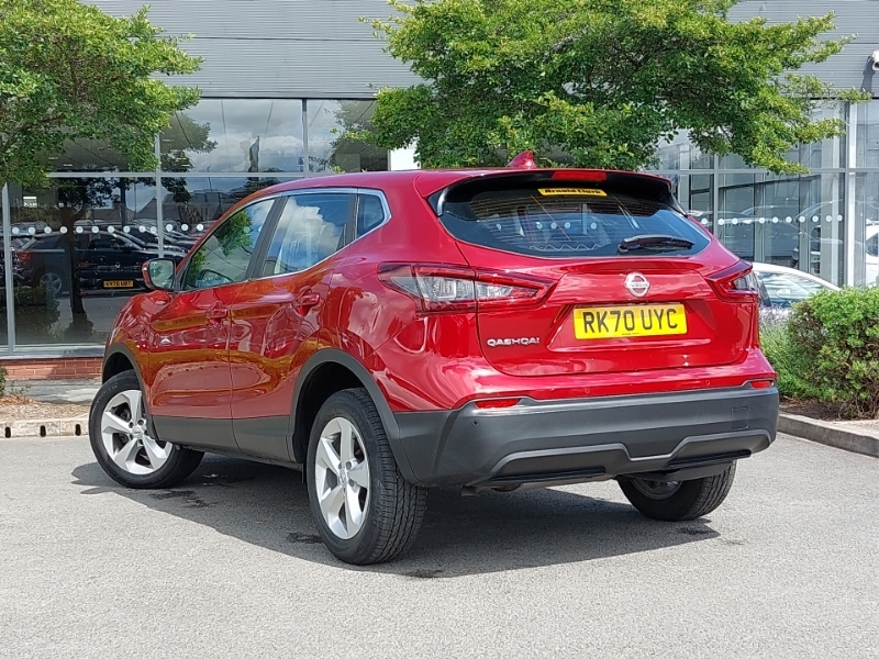 Nissan Qashqai Hatchback Red #2