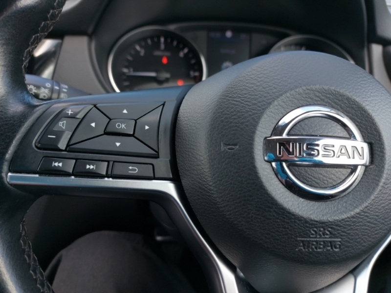 Nissan Qashqai Hatchback Red #12