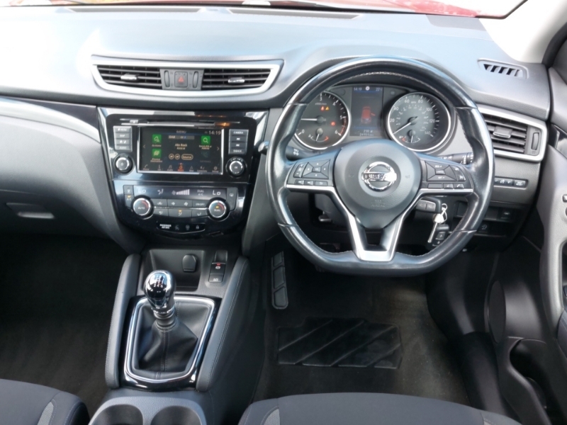 Nissan Qashqai Hatchback Red #8