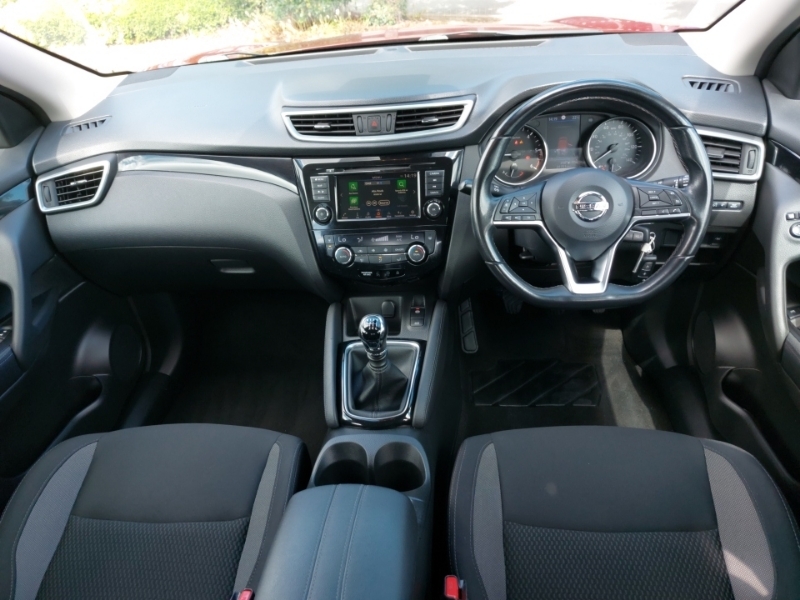 Nissan Qashqai Hatchback Red #3