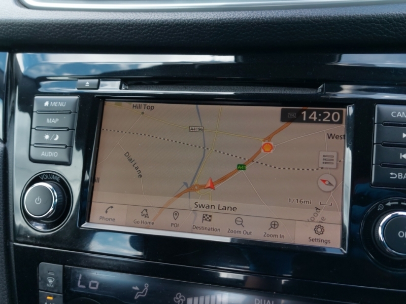 Nissan Qashqai Hatchback Red #10