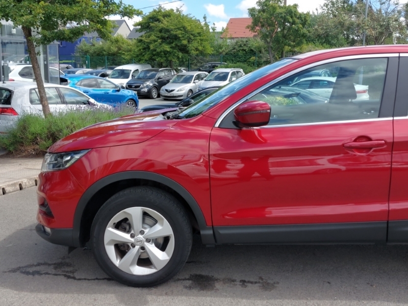 Nissan Qashqai Hatchback Red #19