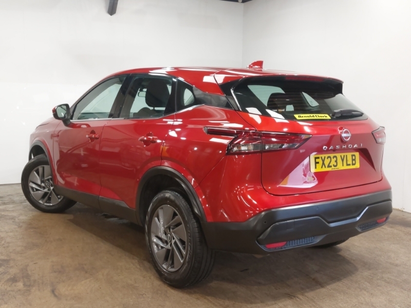 Nissan Qashqai 1.3 Dig-t Mh Acenta Premium Red #2