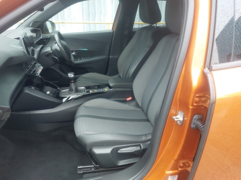 Peugeot 2008 1.2 Puretech Allure Premium Orange #5