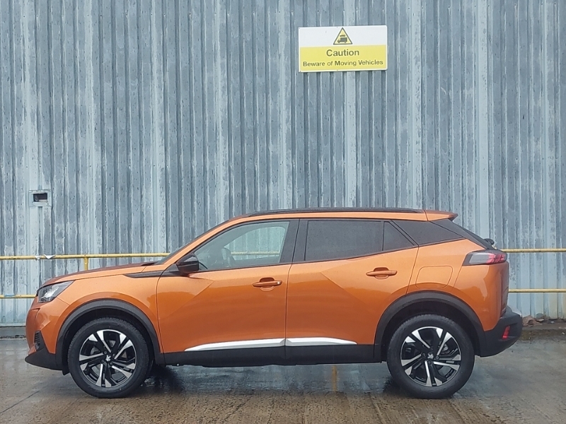 Peugeot 2008 1.2 Puretech Allure Premium Orange #4