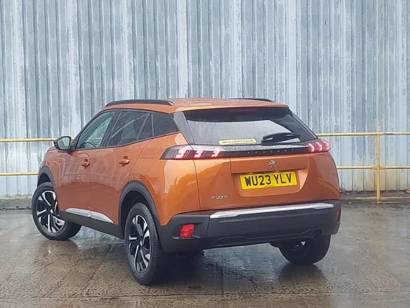 Peugeot 2008 1.2 Puretech Allure Premium Orange #2