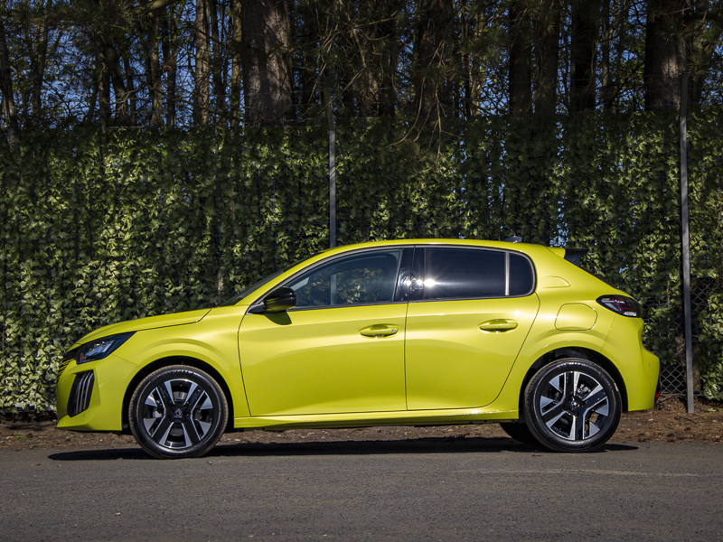 Peugeot 208 1.2 Hybrid 110 Allure E-dsc6 Yellow #4