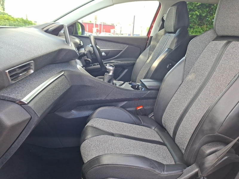 Peugeot 3008 1.5 Bluehdi Allure Red #5