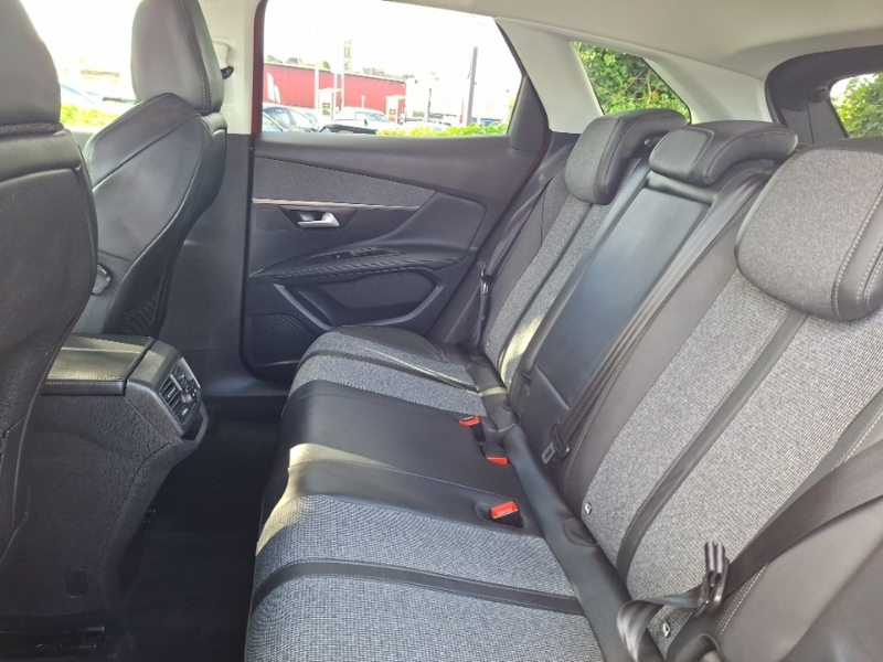 Peugeot 3008 1.5 Bluehdi Allure Red #6