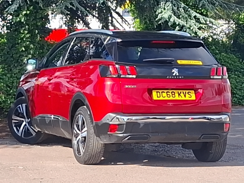 Peugeot 3008 1.5 Bluehdi Allure Red #2