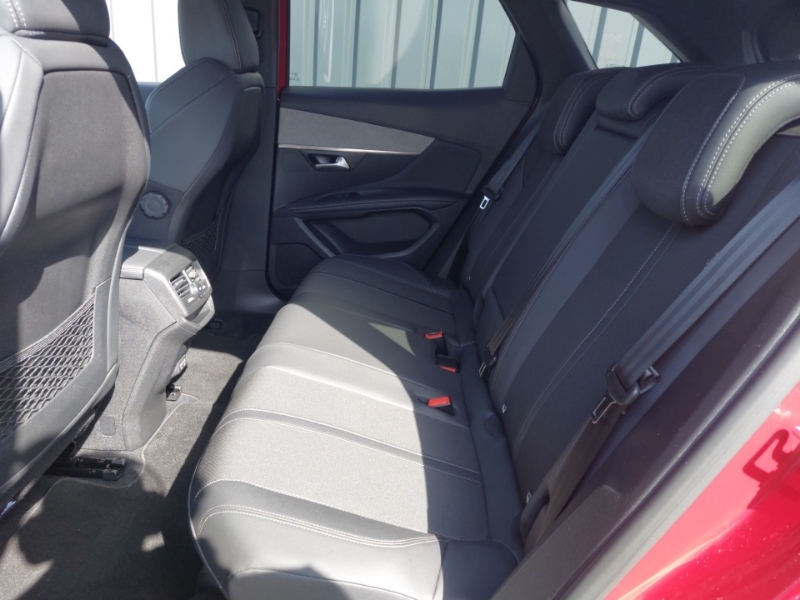 Peugeot 3008 1.5 Bluehdi Gt Eat8 SD23XLB Red #6