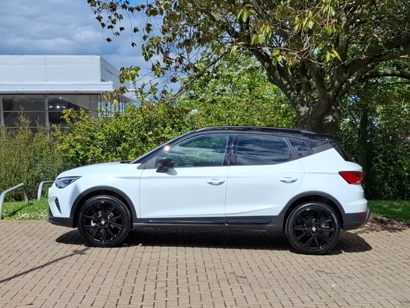 Seat Arona 1.0 Tsi 115 Fr Black Edition Dsg White #4