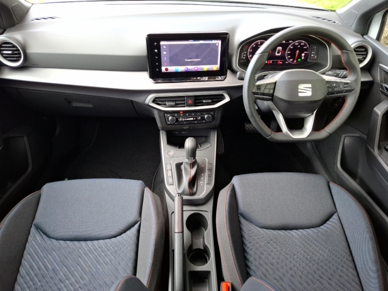 Seat Arona 1.0 Tsi 115 Fr Black Edition Dsg White #3