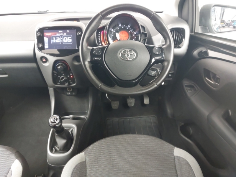 Toyota Aygo X-play Silver #8