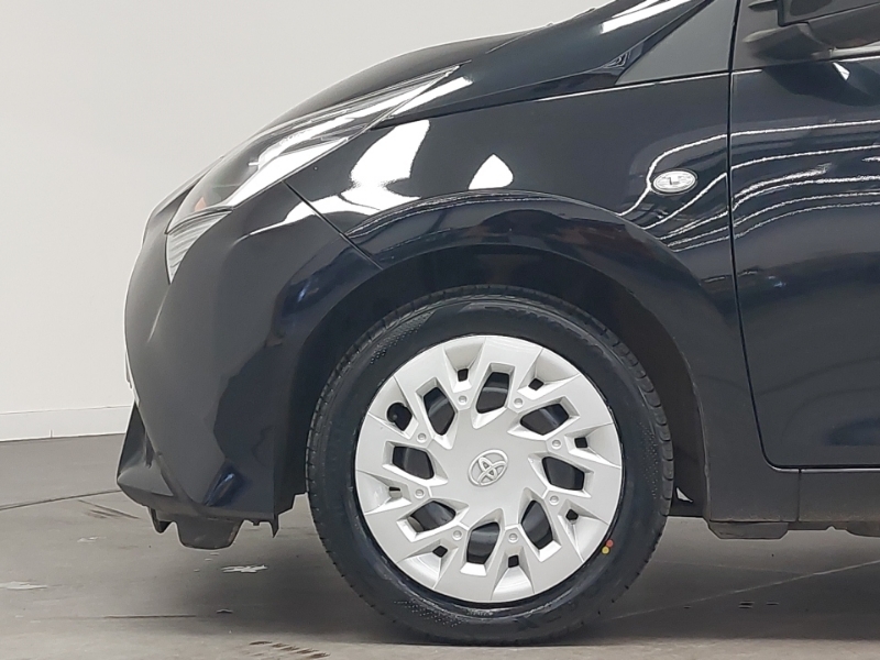 Toyota Aygo X-play Silver #19