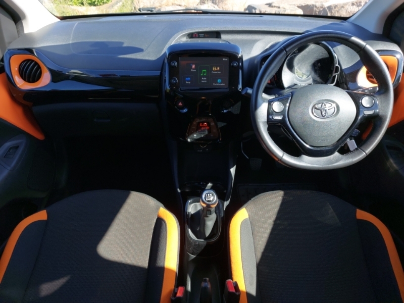 Toyota Aygo 1.0 Vvt-i X-cite 6 Orange #3