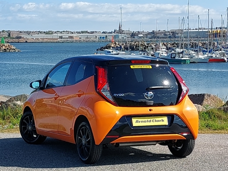 Toyota Aygo 1.0 Vvt-i X-cite 6 Orange #2