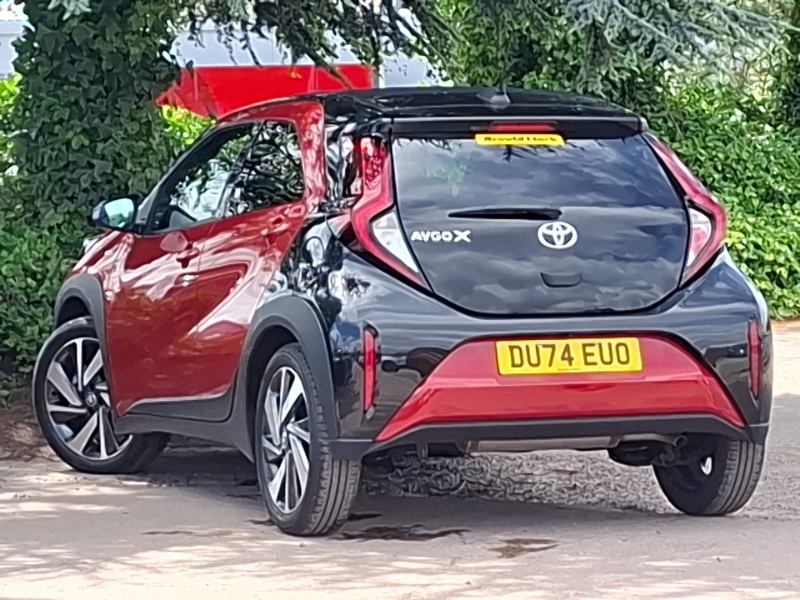 Toyota Aygo X 1.0 Vvt-i Edge Red #2