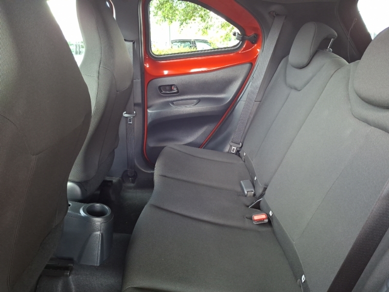 Toyota Aygo X 1.0 Vvt-i Edge Red #6