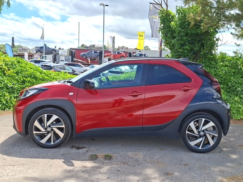 Toyota Aygo X 1.0 Vvt-i Edge Red #4