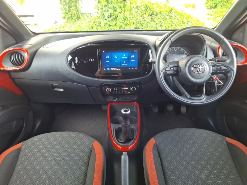 Toyota Aygo X 1.0 Vvt-i Edge Red #3