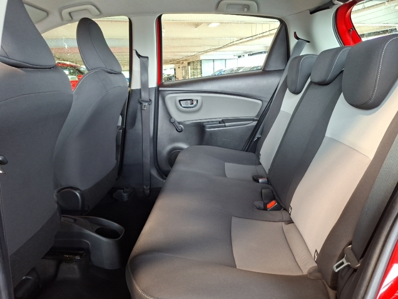 Toyota Yaris Vvt-i Icon Tech Silver #6
