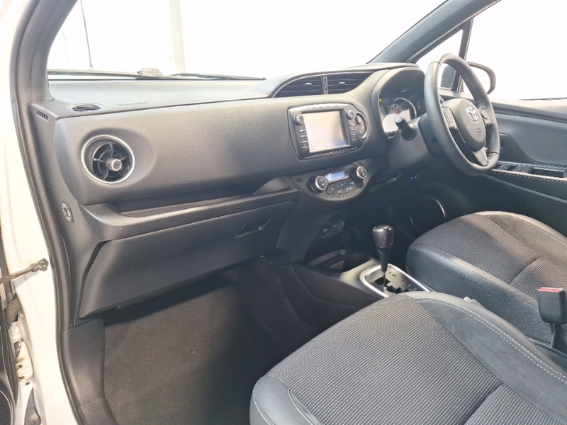 Toyota Yaris 1.5 Hybrid Excel Cvt White #5