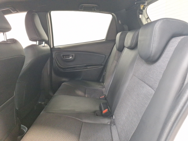 Toyota Yaris 1.5 Hybrid Excel Cvt White #6