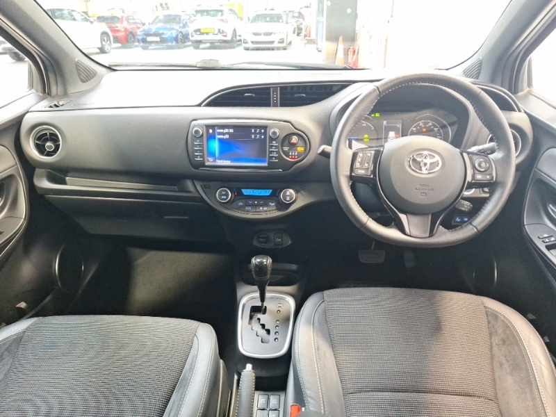 Toyota Yaris 1.5 Hybrid Excel Cvt White #3