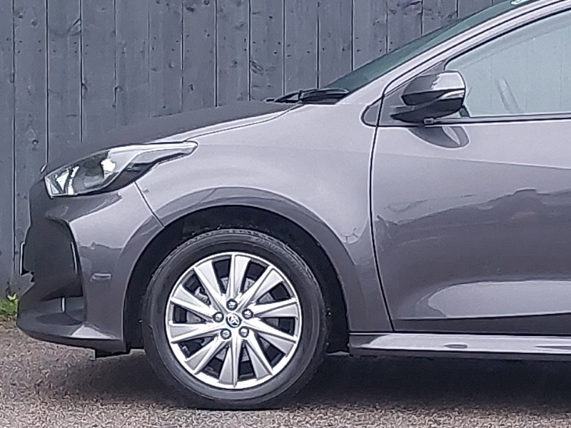 Toyota Yaris Icon White #18