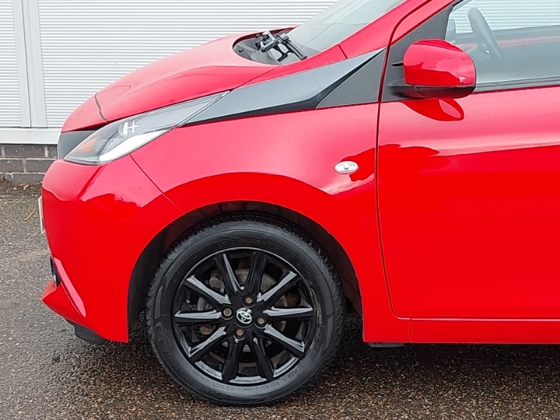 Toyota Aygo X-play Red #19