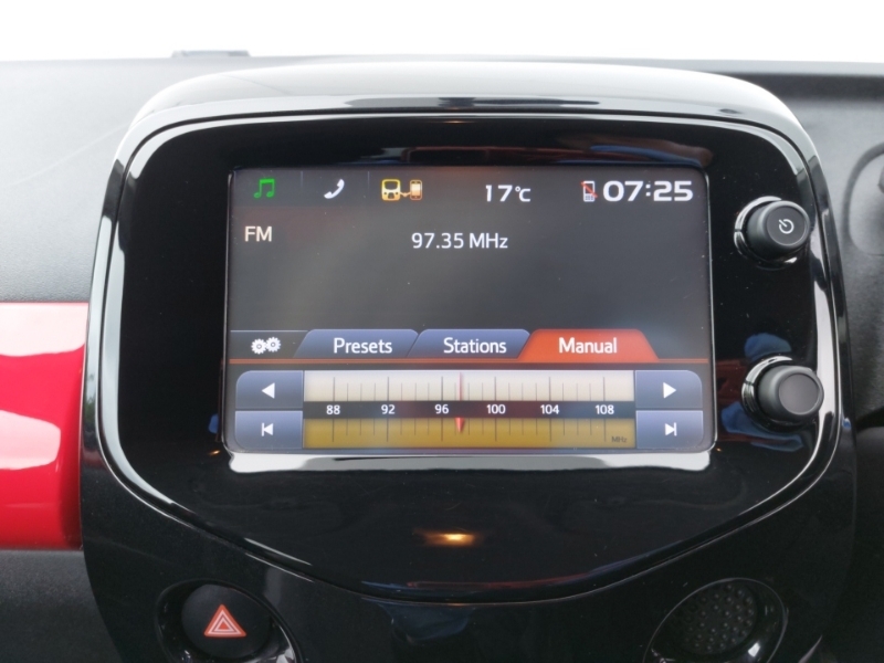 Toyota Aygo X-play Red #11